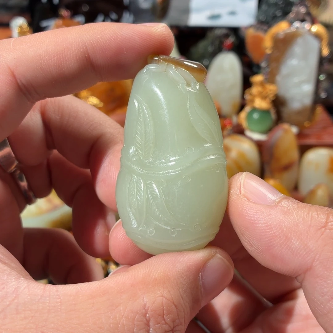 和田玉（糖玉）未镶嵌吊坠(赠链)55.8g