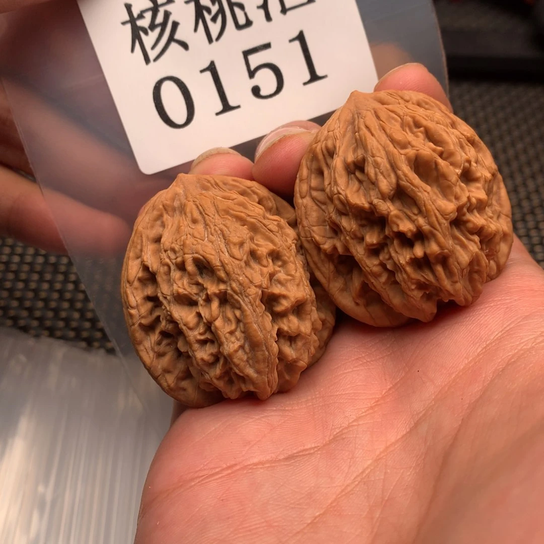 文玩核桃吊坠虎头39