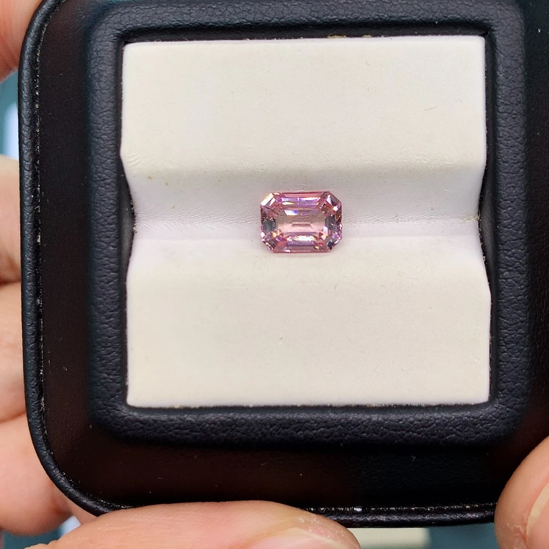 碧玺1.5克拉樱花粉未镶嵌