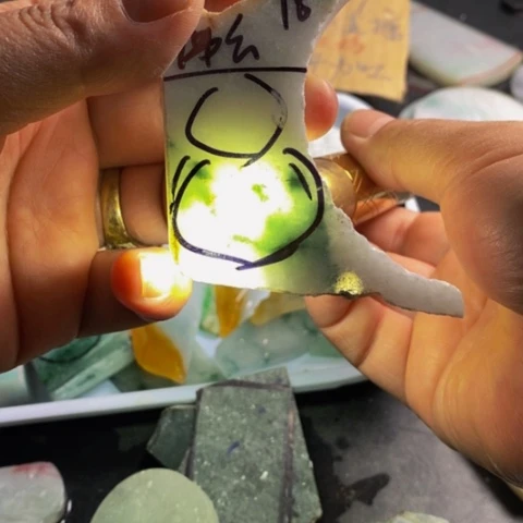 翡翠未镶嵌颈饰缅甸翡翠明料一个可以做一个飘花挂件