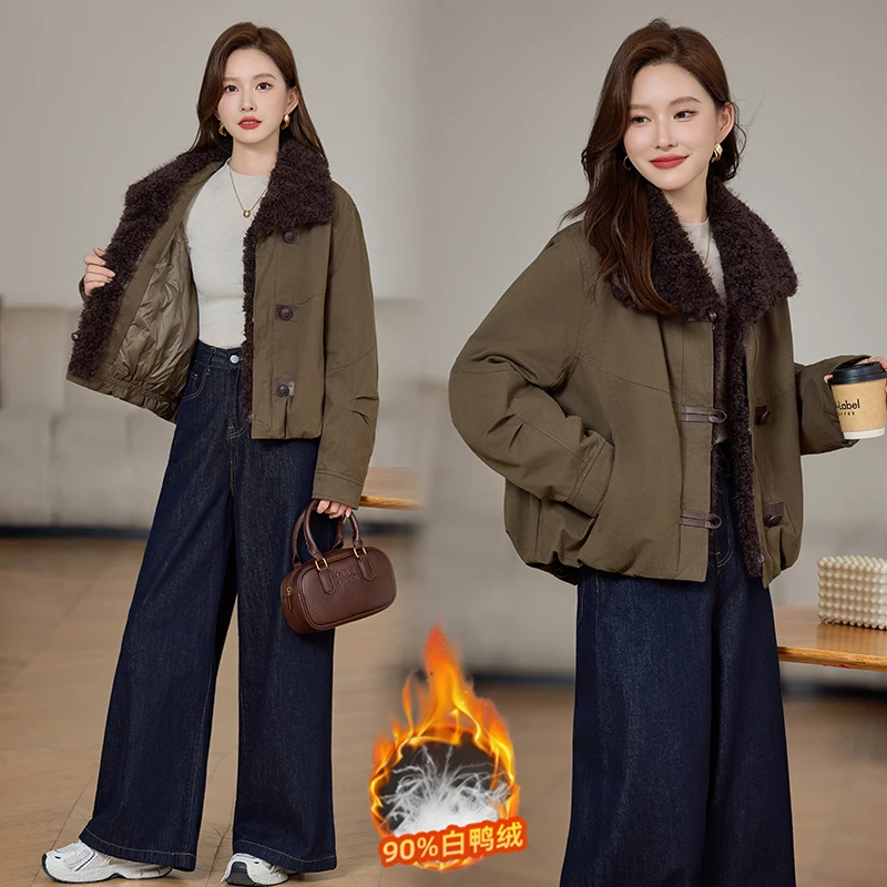 羊羔毛大翻领羽绒服女冬季韩版宽松休闲小个子工装白鸭绒保暖外套