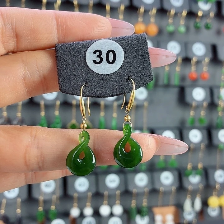 和田玉18K金镶嵌耳饰