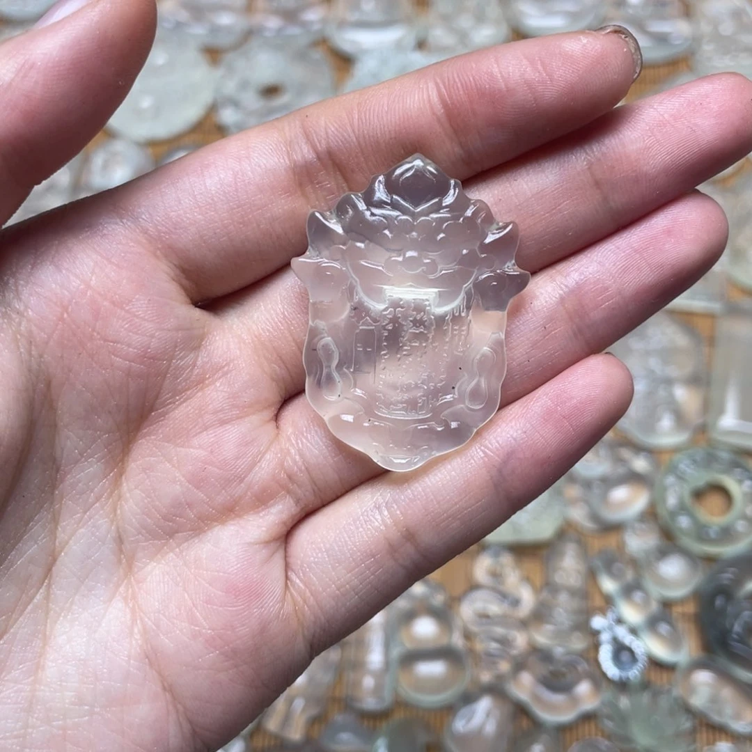 蛇纹石玉未镶嵌颈饰满***砖