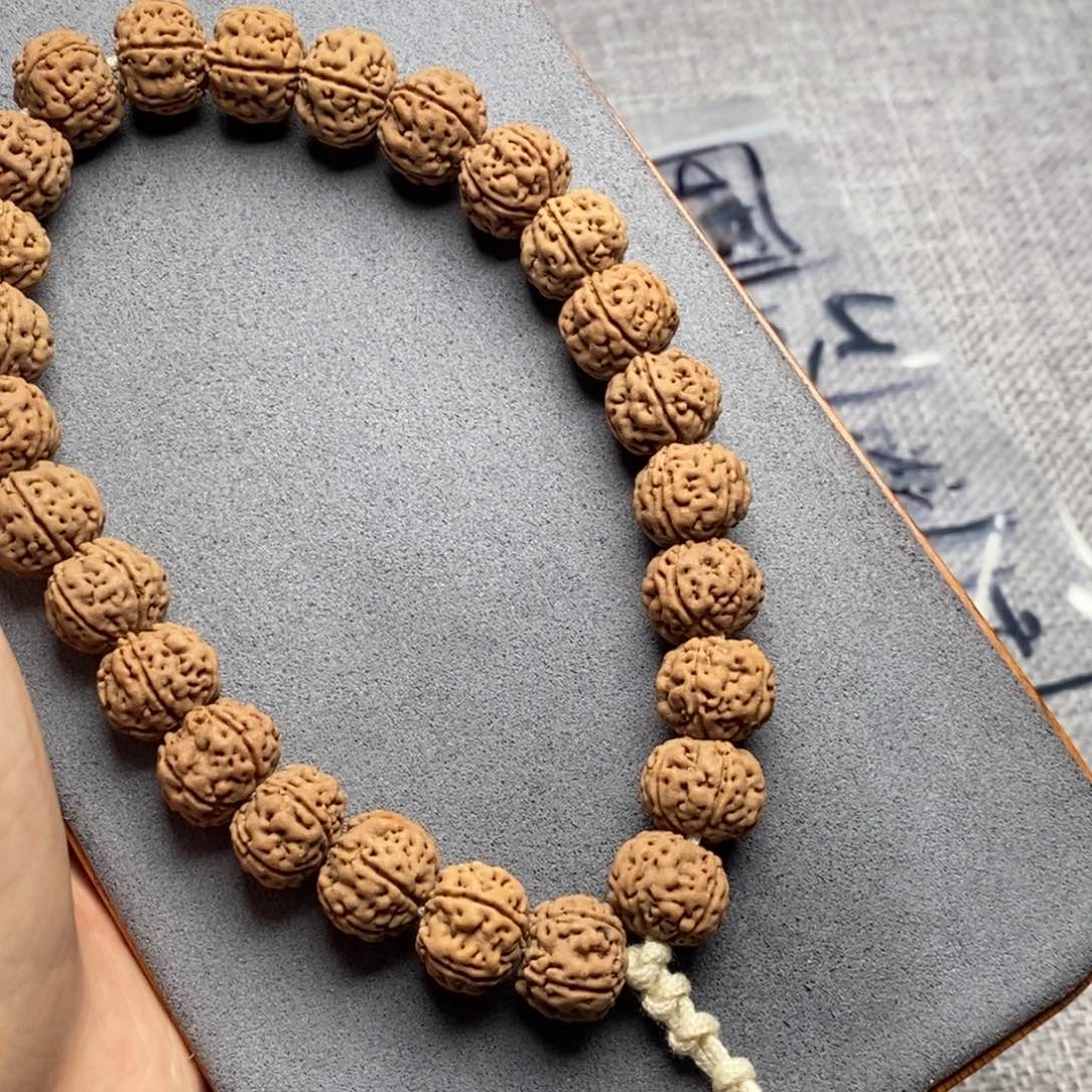 金刚菩提手串显***爱老树王