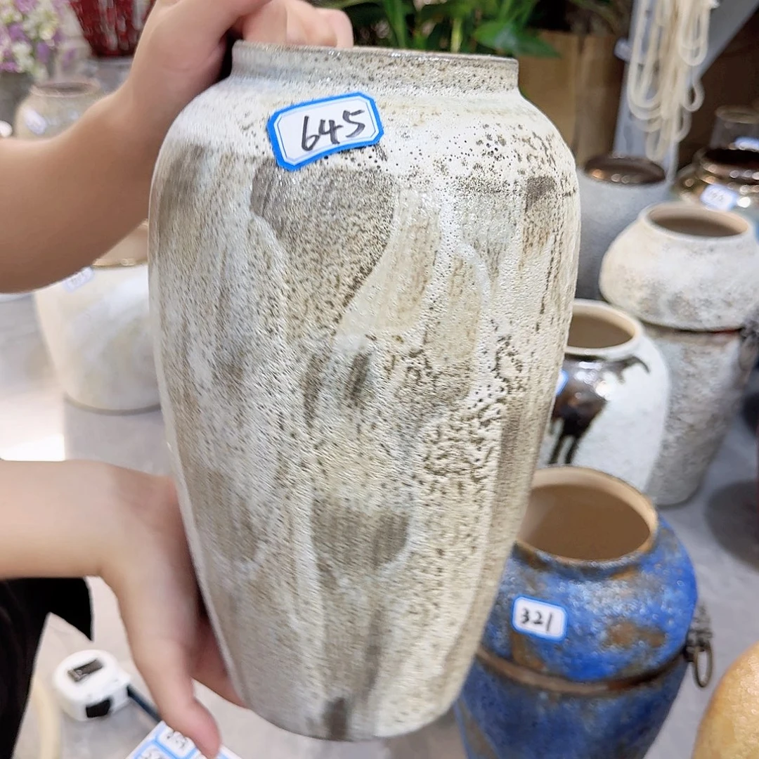 645号陶瓷高29厘米微瑕一个