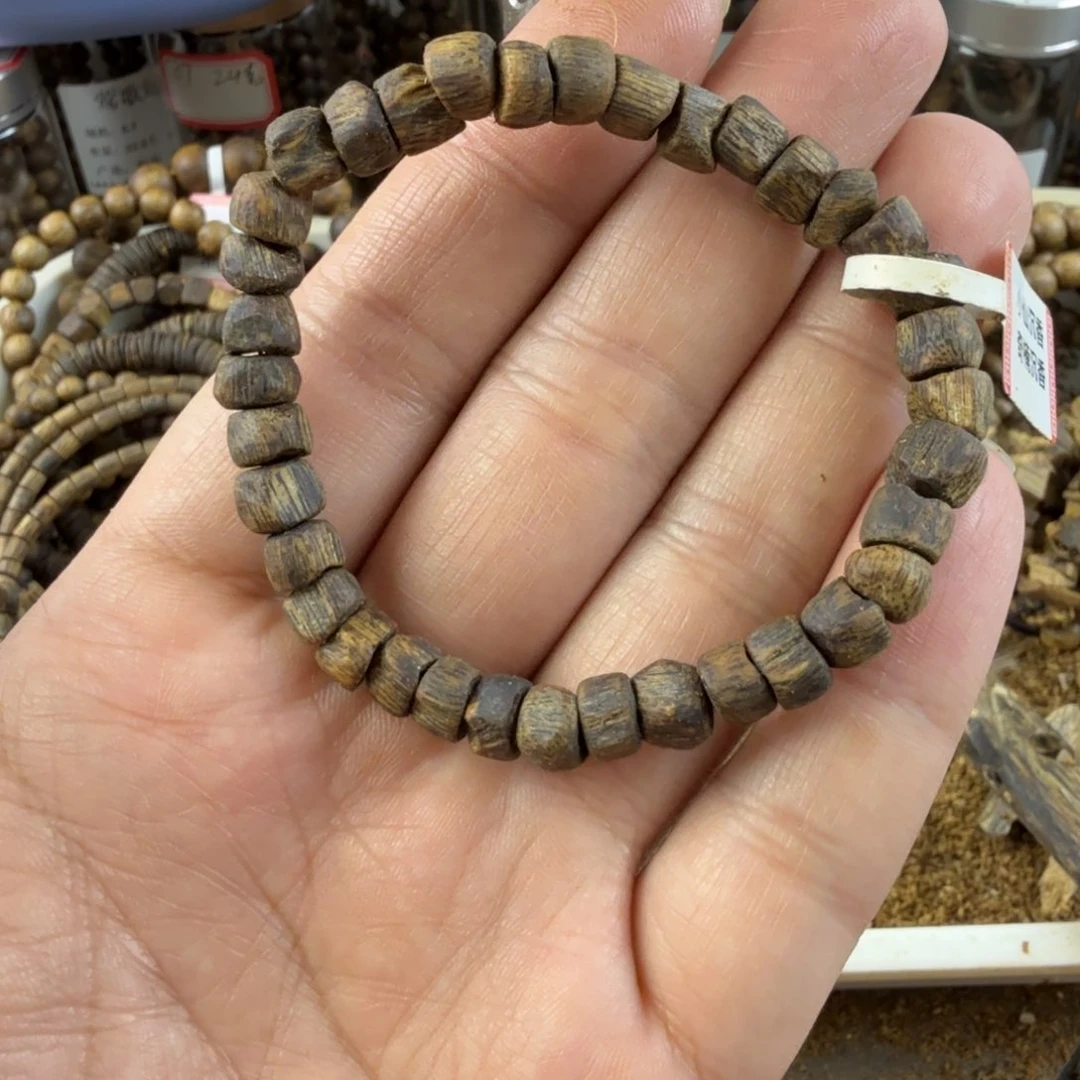 沉香沉香碎屑沉水级：奇楠沉香透顶绿品种随型单圈7克