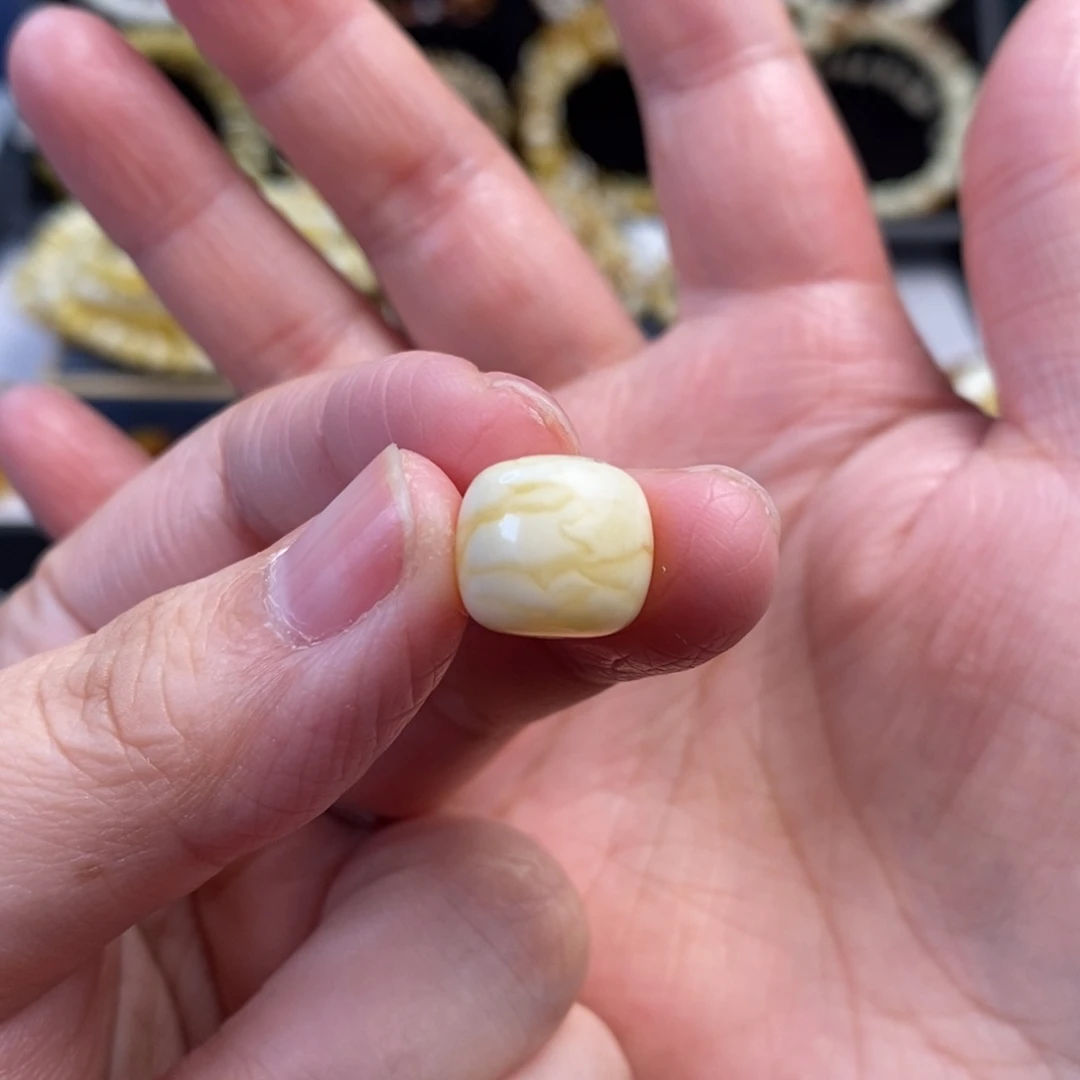 蜜蜡未镶嵌裸石瓷白妖花老型单珠12