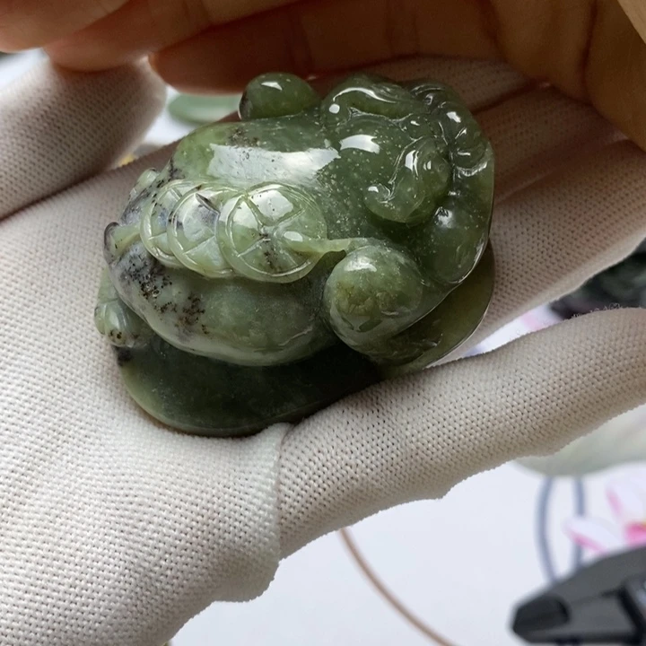 岫岩河磨玉（透闪石质玉）挂件未镶嵌走****步