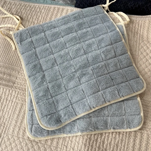 《辉岳》约45x45蓝色仿兔毛防滑椅垫 发4个