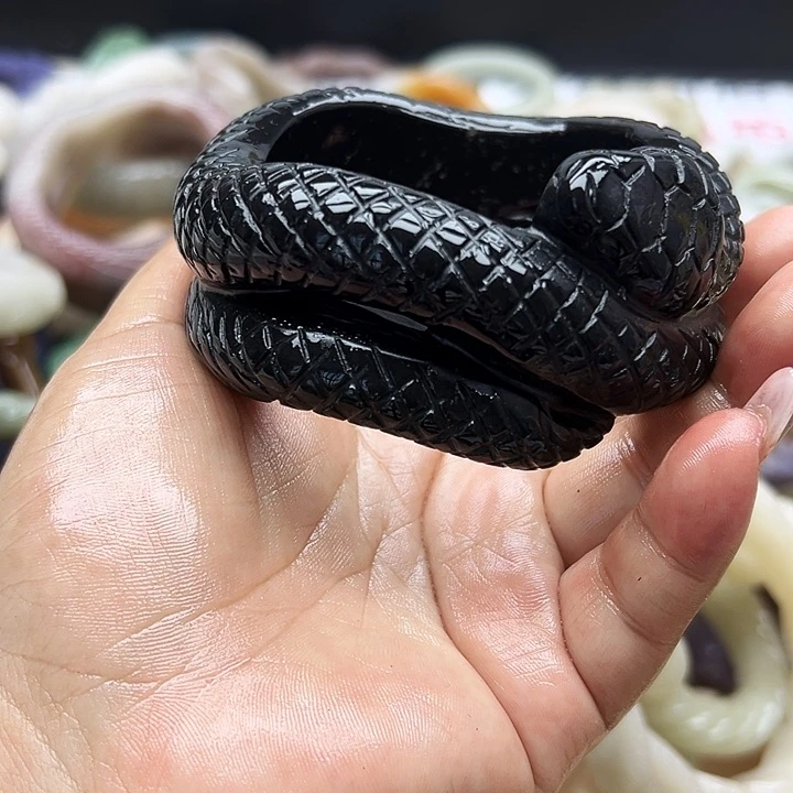 未镶嵌手镯石英岩玉上**儿