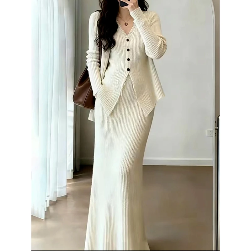气质轻奢高级感纯色裙套装2025冬季新款名媛风v领针织衫+半身裙