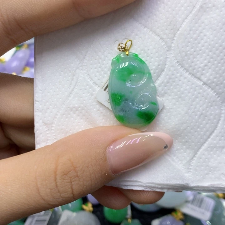 颈饰18K金镶嵌翡翠