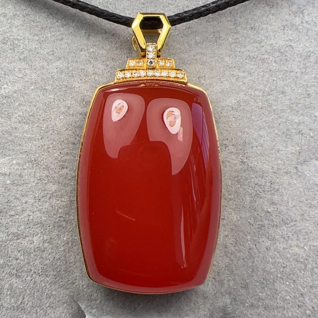 18K金镶嵌吊坠南红玛瑙