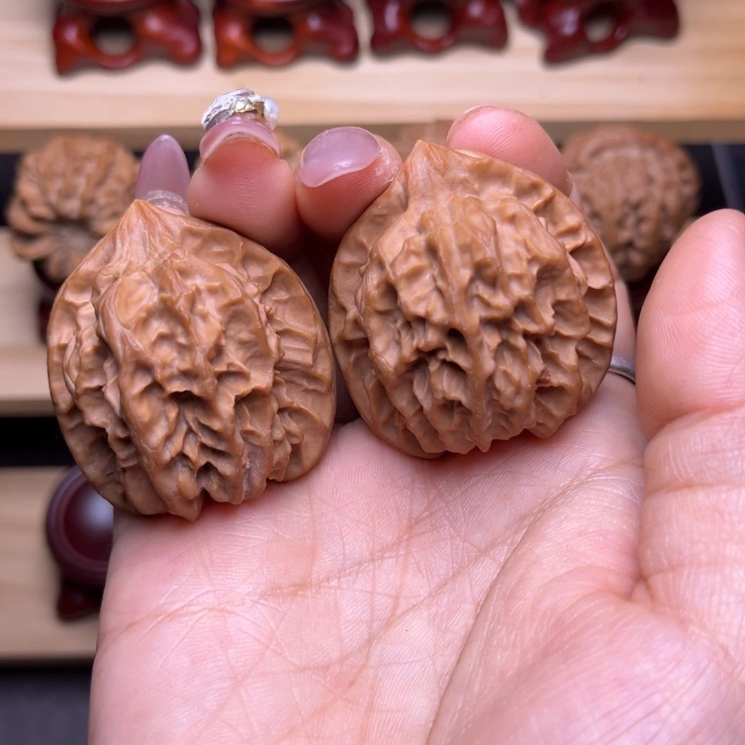 文玩核桃吊坠大龙