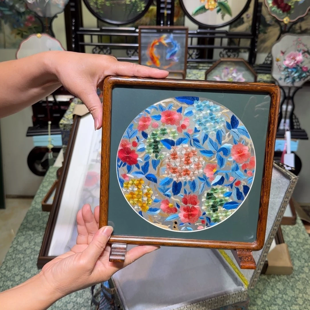 刺绣刺绣工艺精湛独特设计新颖时尚