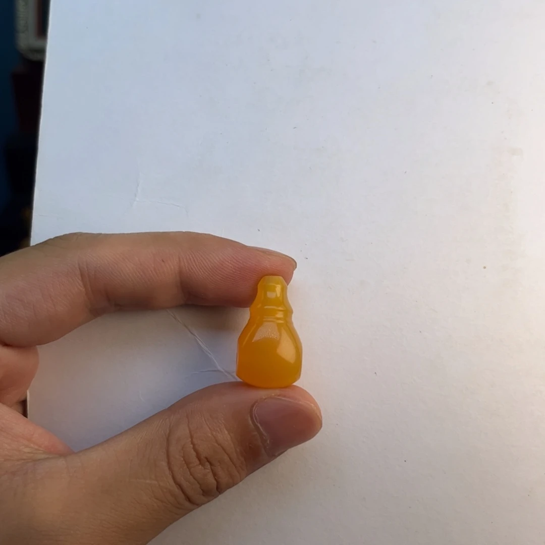 七***石颈饰未镶嵌石英质玉（缅黄）