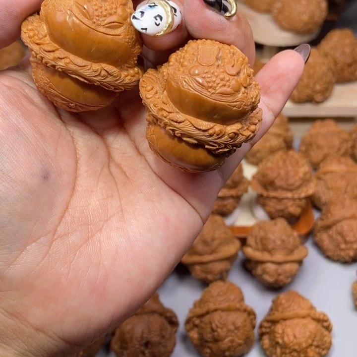 飞***姐元宝核桃雕刻金蟾