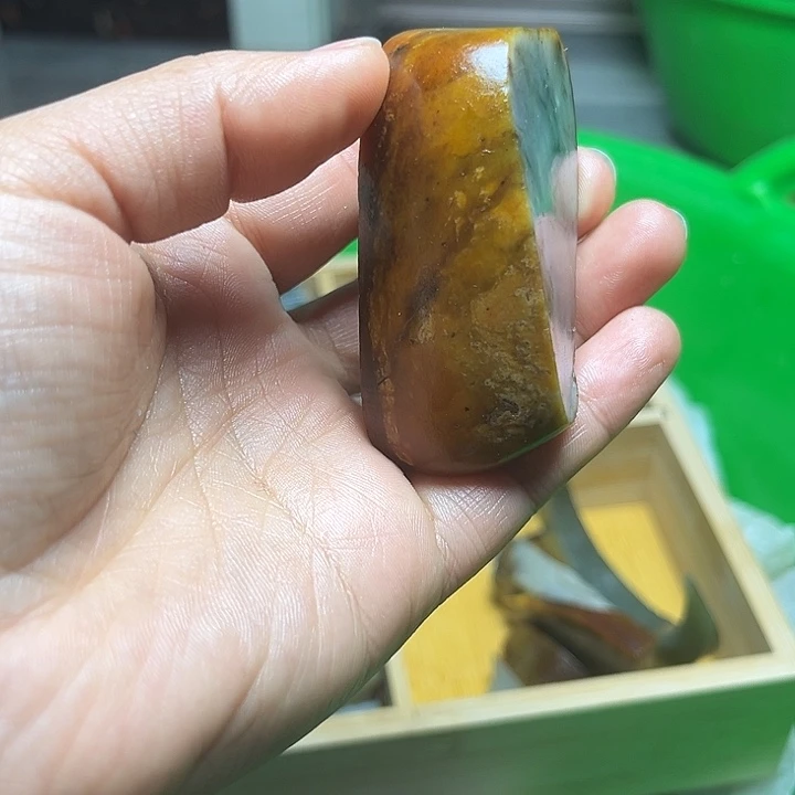 和田玉未镶嵌把件