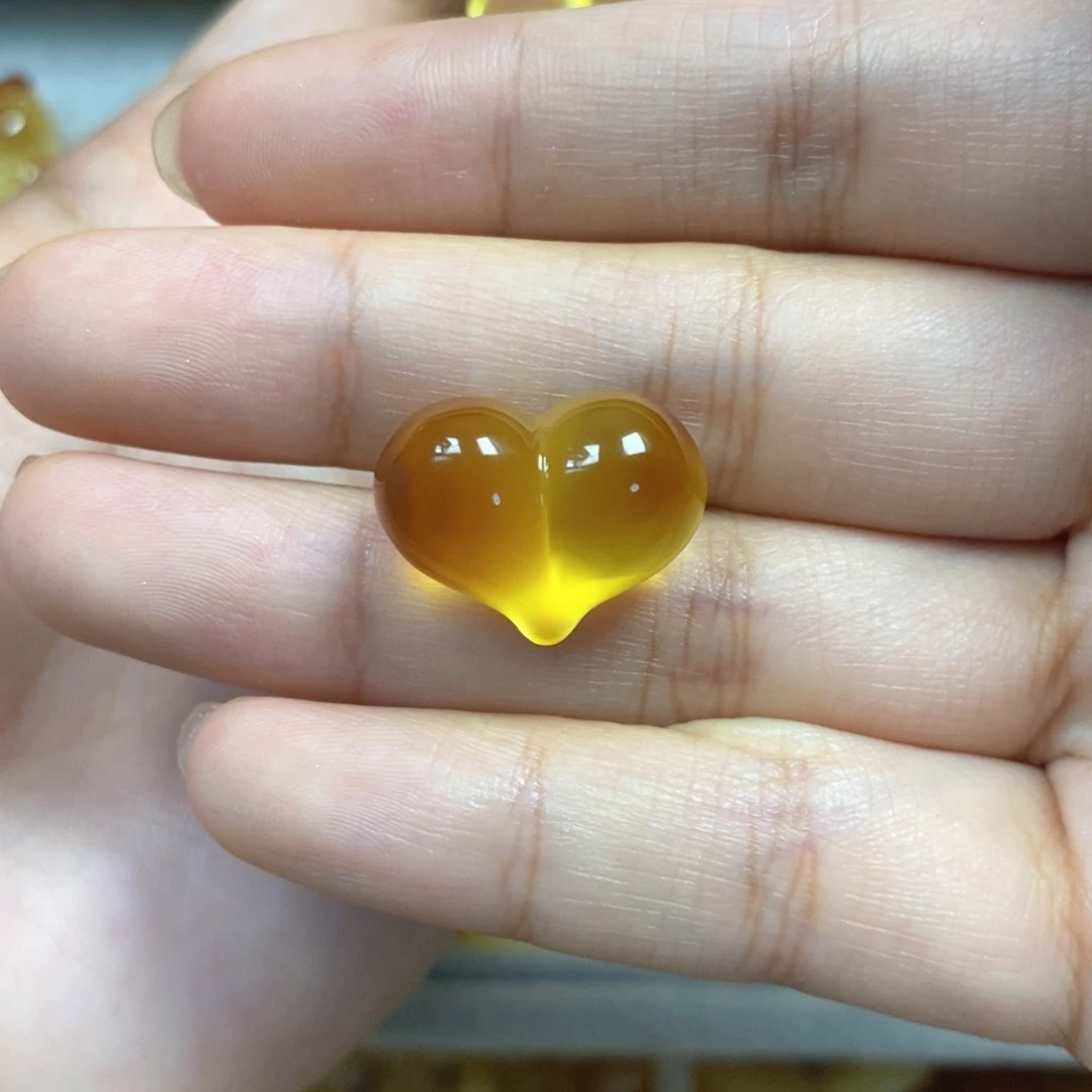 未镶嵌颈饰琥珀?***?屁桃