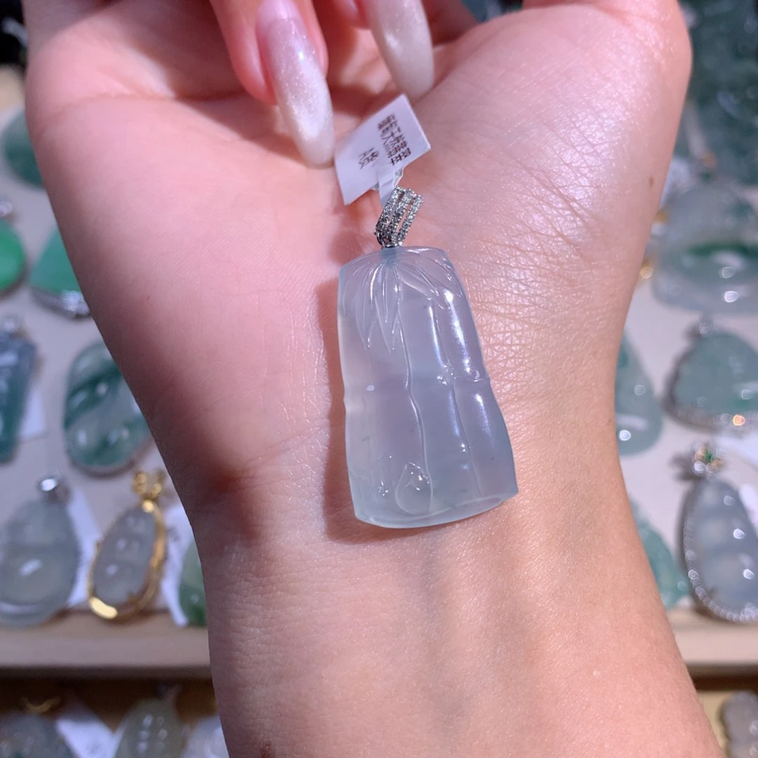 翡翠吊坠(不含链)18K金镶嵌