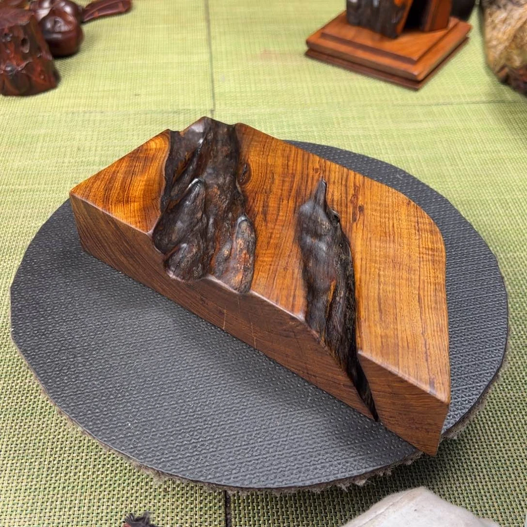 大果紫檀（缅甸花梨）泉*石