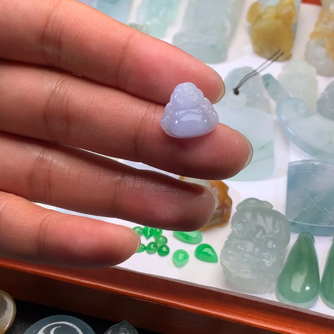 翡翠未镶嵌颈饰佛