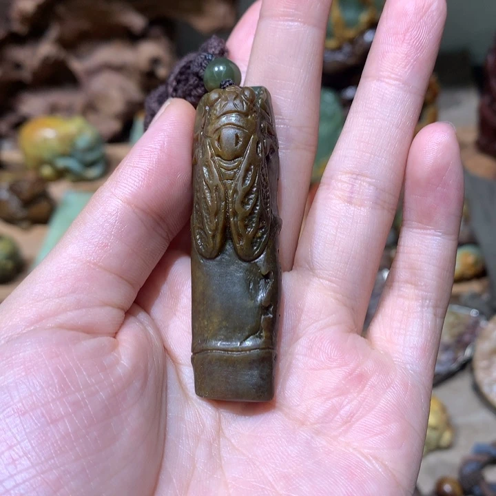 未镶嵌岫岩河磨玉（透闪石质玉）挂件