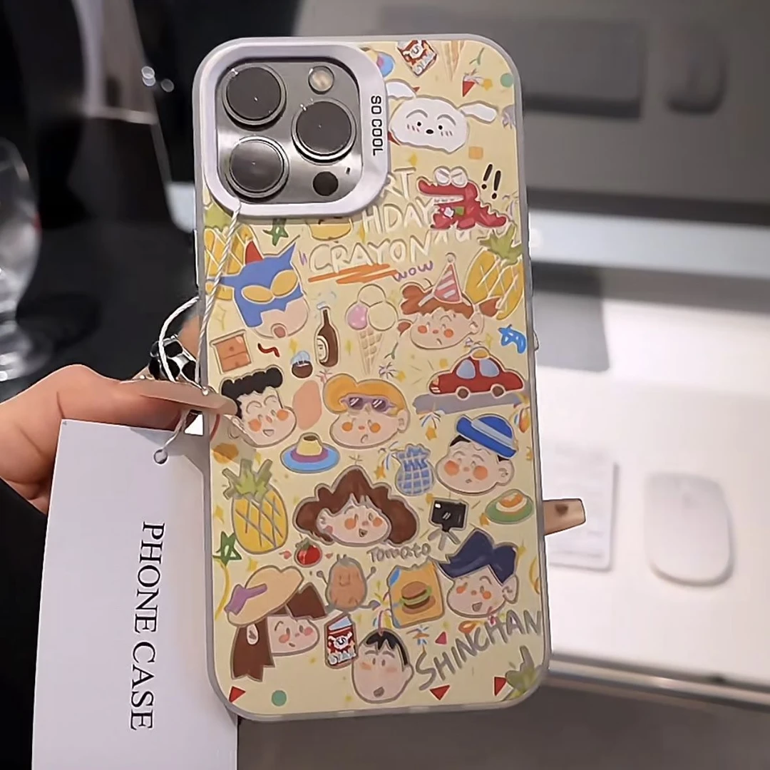 动漫小新苹果15手机壳iPhone14PLUS软壳13PROMAX/12/11女XR/X金属