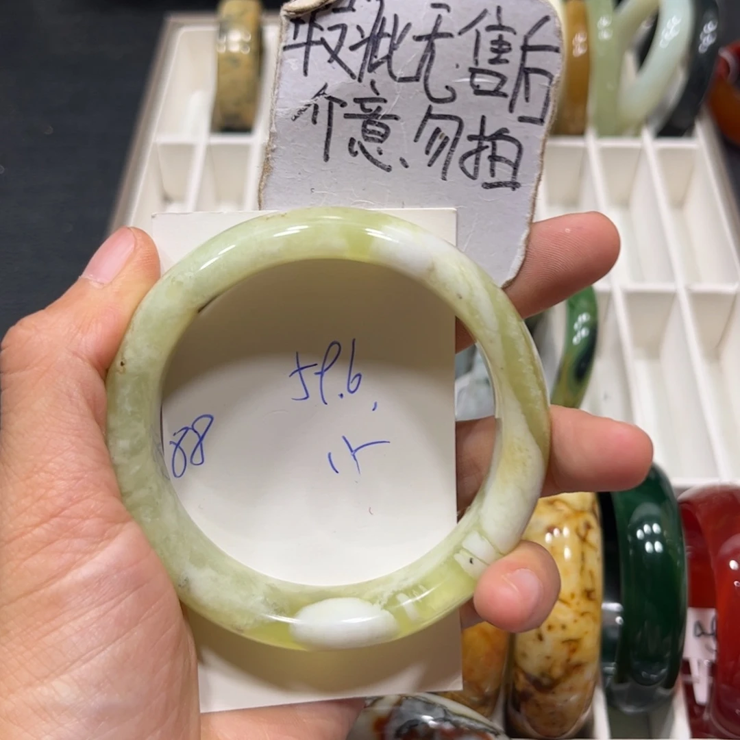 未镶嵌蛇纹石玉手镯