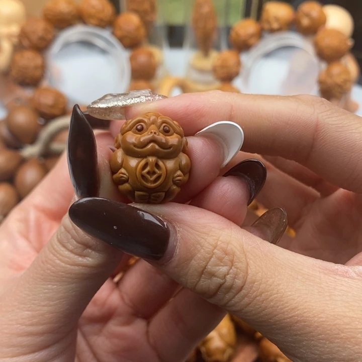 橄榄核吊坠吞金兽