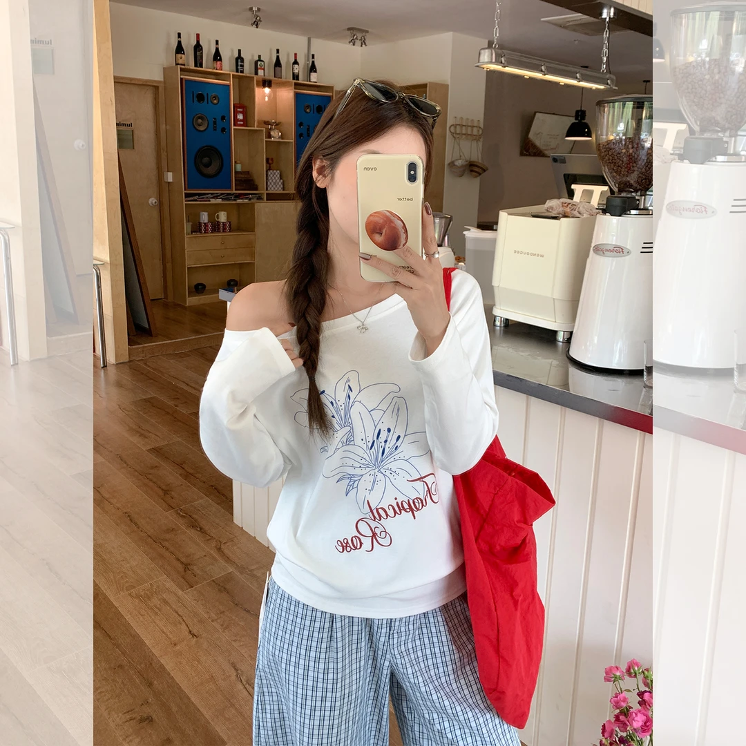 2025秋季新款慵懒风斜肩一字领露肩百合印花宽松长袖T恤
