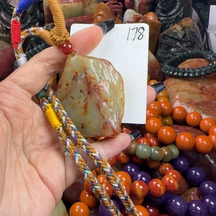 透闪石质玉未镶嵌珠宝奇石