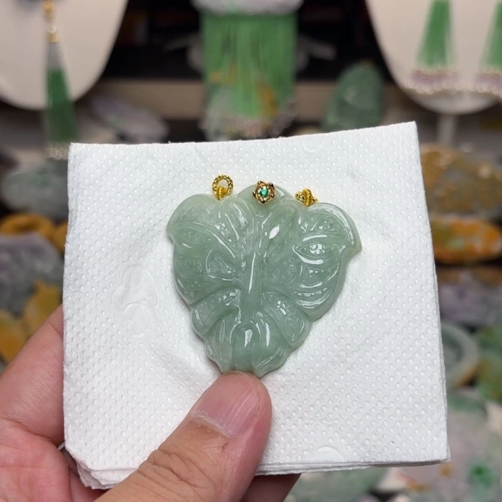 颈饰未镶嵌翡翠吊坠