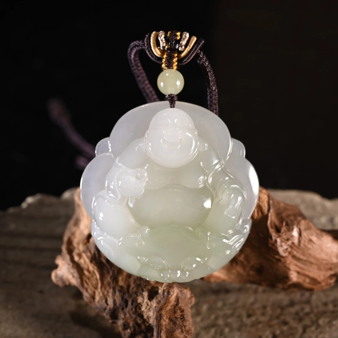 Lot8825 25YU103924和田玉弥勒佛挂坠/保利