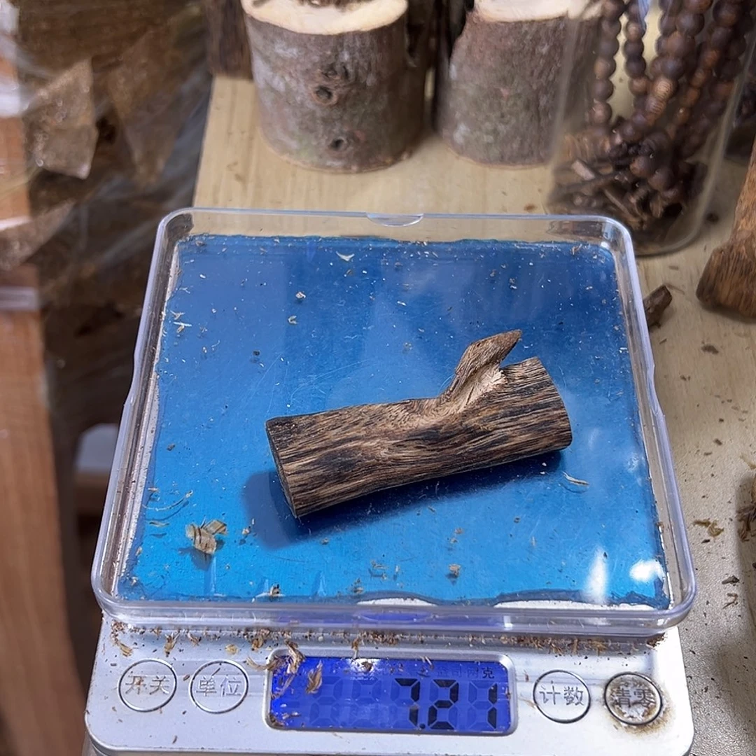 香料绿奇楠牌子7克蓝宝石