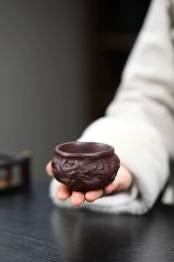 宜兴紫砂九龙主人杯纯手工原矿泥料高端茶器浮雕紫泥小口杯高端