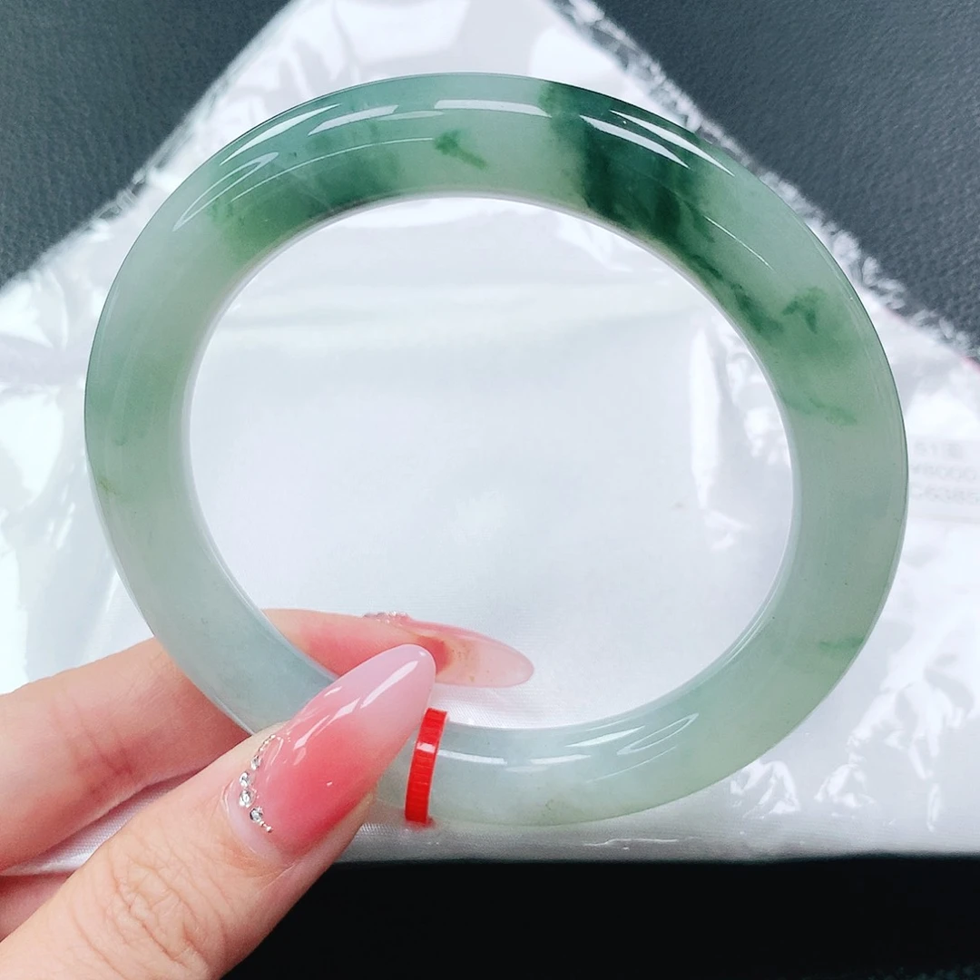 翡翠手镯未镶嵌61圈