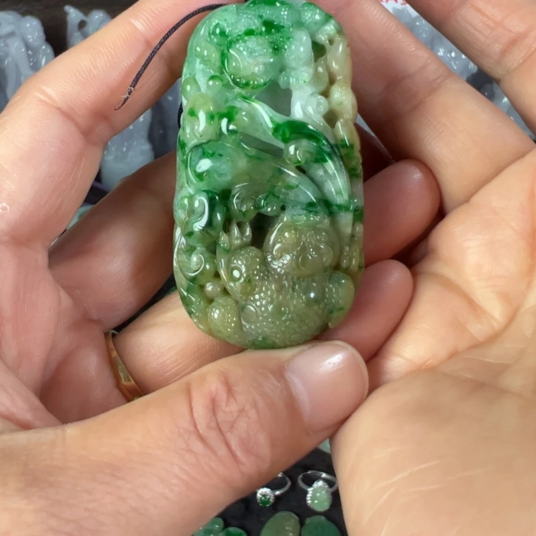 翡翠未镶嵌项圈天然翡翠挂件