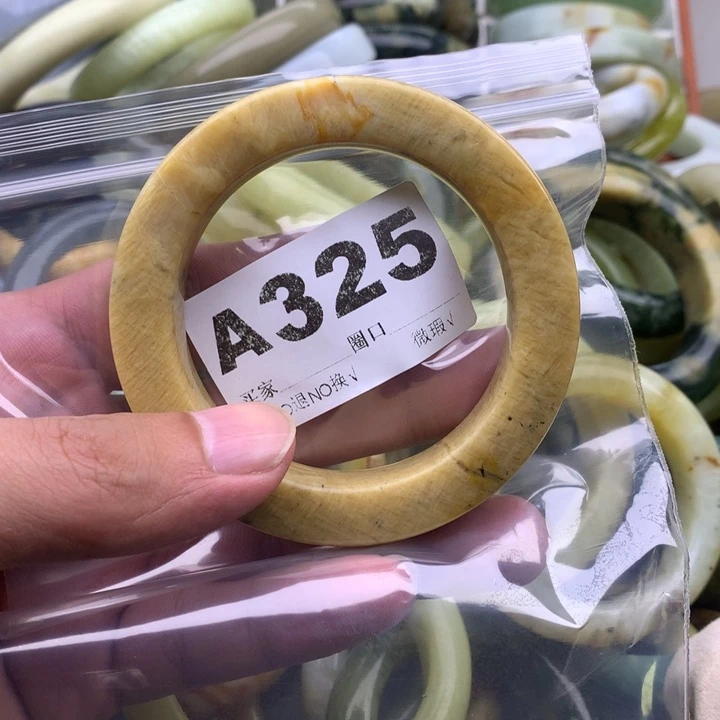 懒***%蛇纹石玉未镶嵌手镯