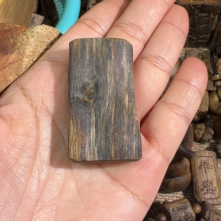 沉香碎屑沉香绿棋楠沉香牌10.2克