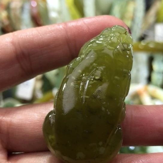 岫玉未镶嵌吊坠貔貅