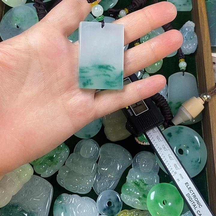 翡翠未镶嵌颈饰无事牌