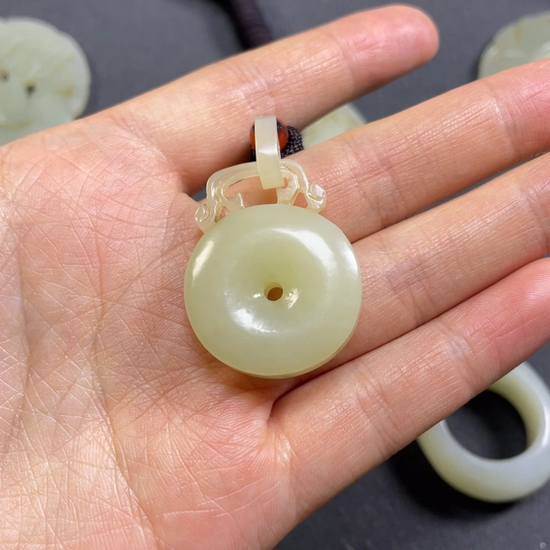 今***续和田玉未镶嵌颈饰