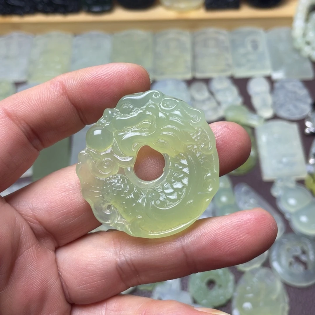 未镶嵌蛇纹石玉颈饰