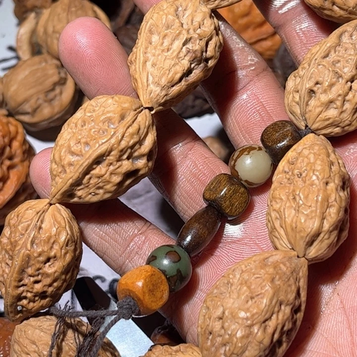 文玩核桃吊坠滇西铁核桃96