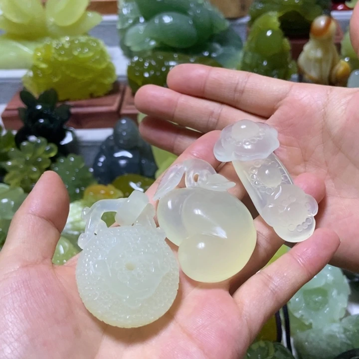 【闪购商品】蛇纹石玉未镶嵌挂件一**?
