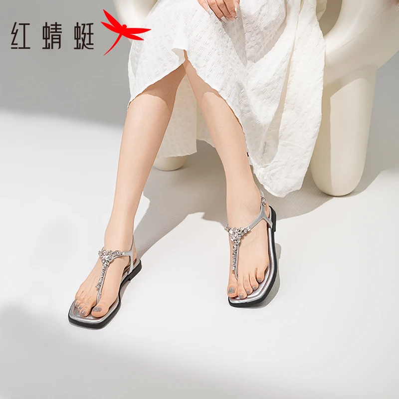 红蜻蜓凉鞋女2025夏季新款女鞋水钻夹趾平底鞋子外穿银色人字凉鞋