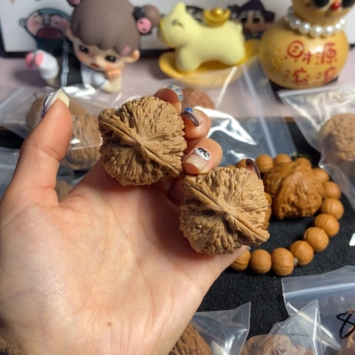 吊坠桃核41白狮子80