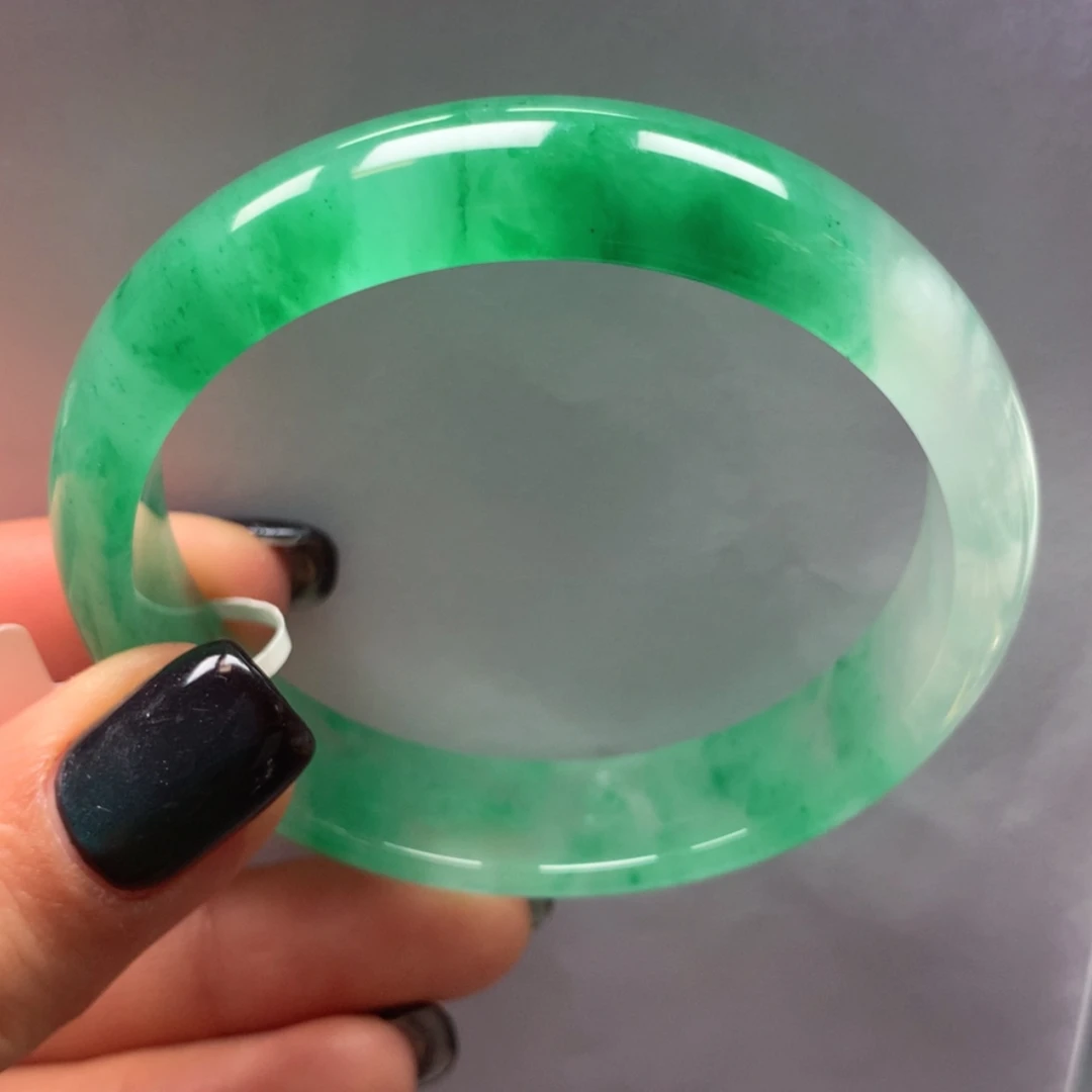 【闪购商品】石英质玉未镶嵌手镯长*姐