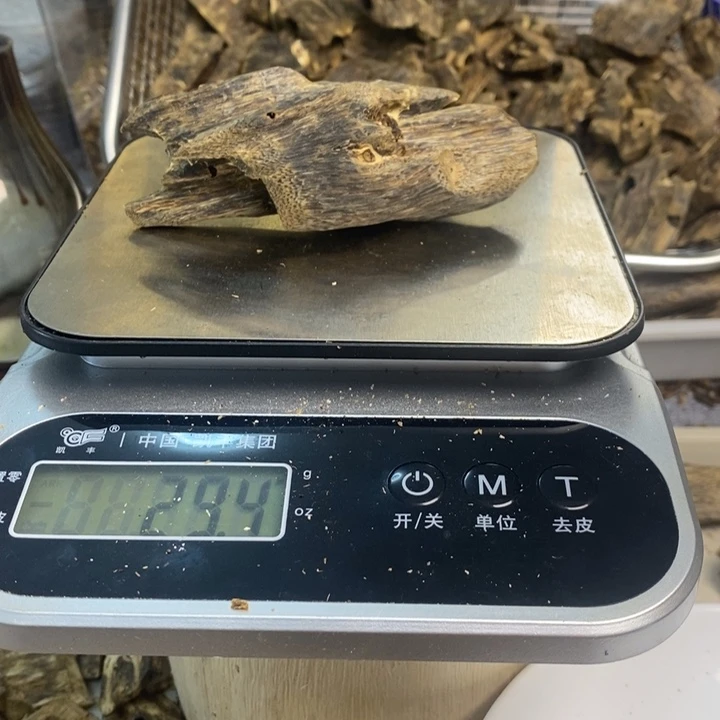 沉香碎屑沉香原材料